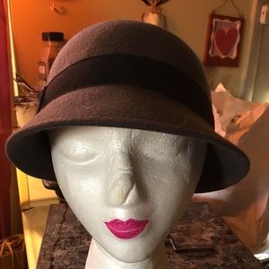 Beth hat from Urban Outfitters. one size Med,Cool!